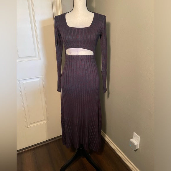 Sweater dress with cut out detail - Picture 5 of 6